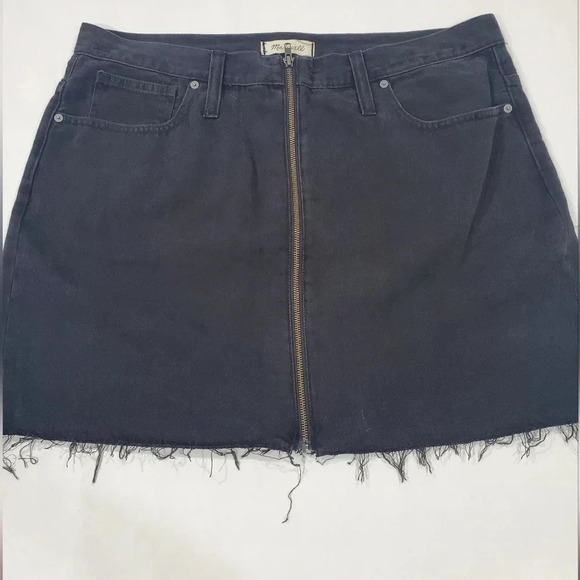 Madewell Rigid Denim A-Line Mini Skirt in Lunar Wash Size 33 Front Zip Raw Hem - Picture 4 of 11
